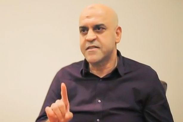  تفاصيل قصة خروج محمد شومان من مصر 