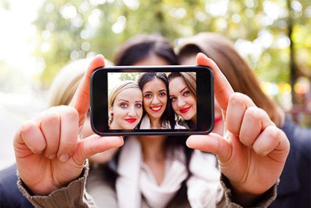 صور الـ "سيلفي" تزيد الإحساس بالسعادة