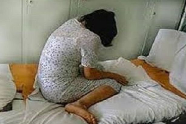 جزار يغتصب زوجة ابنه ويصورها عارية بالقليوبية