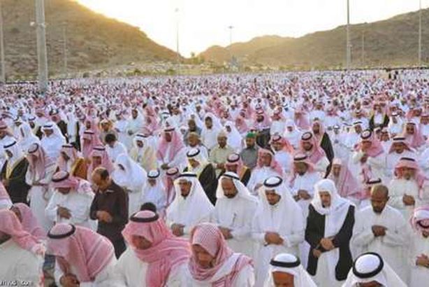 شاهد ..  صلاة العيد حول العالم