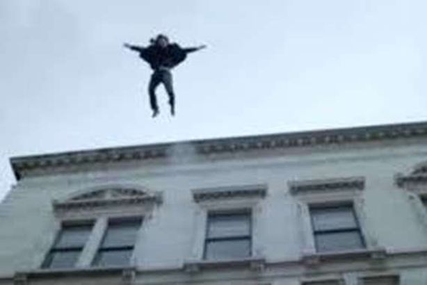 فاجأتها الشرطة.. نهاية مروعة لزعيمة عصابة تدليك بدولة خليجية