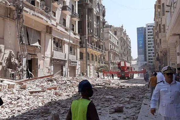 إنقاذ 16 شخصا في انهيار عقار بالقصر العيني