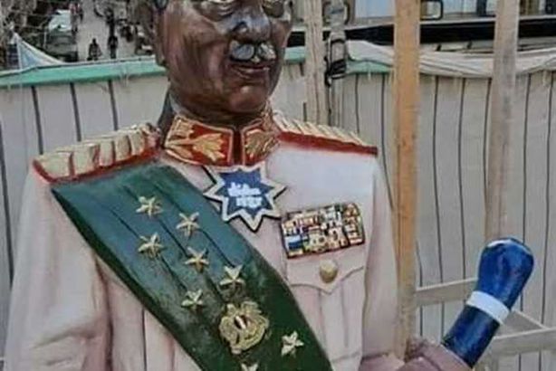 موجة غضب.. تشويه تمثال الرئيس السادات بالمنوفية
