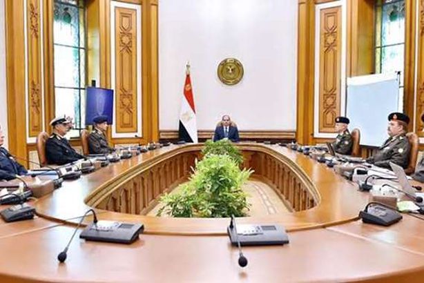 اجتماع السيسي مع قادة القوات المسلحة
