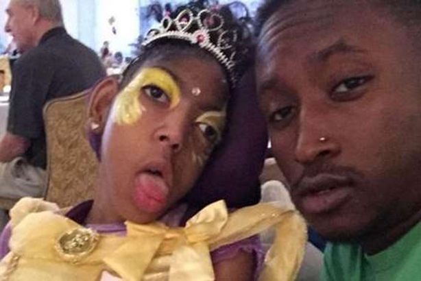 فتاة تعود من الموت قبل دفنها بدقائق 
