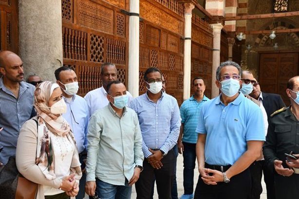 وزير السياحة والاثار