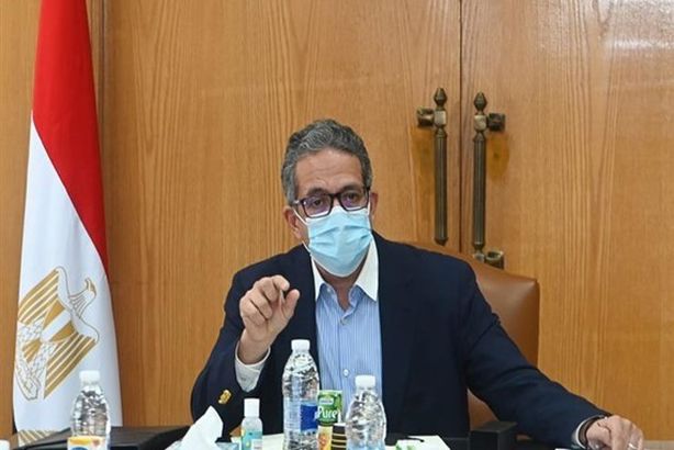 وزير السياحة والاثار