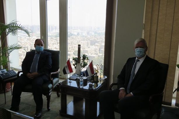 وزير المالية و السفير الهولندي