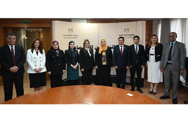 وزيرة التضامن و أعضاء حزب جماة الوطن