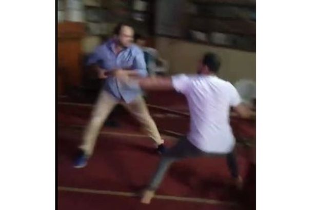 20750-خناقة-داخل-مسجد-بالمعادى--(1)