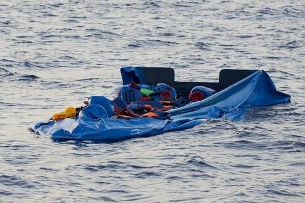 تفاصيل غرق قاطرة بعد اصطدامها بعابرة في قناة السويس A8ZwM