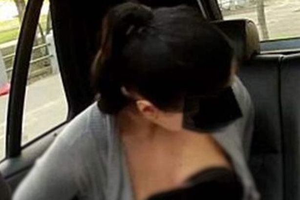 ممارسة-داخل-السيارة