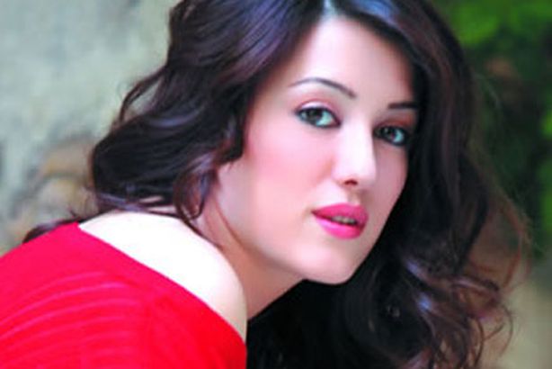 بالفيديو.. موقف محرج للفنانة كندة علوش على الهواء