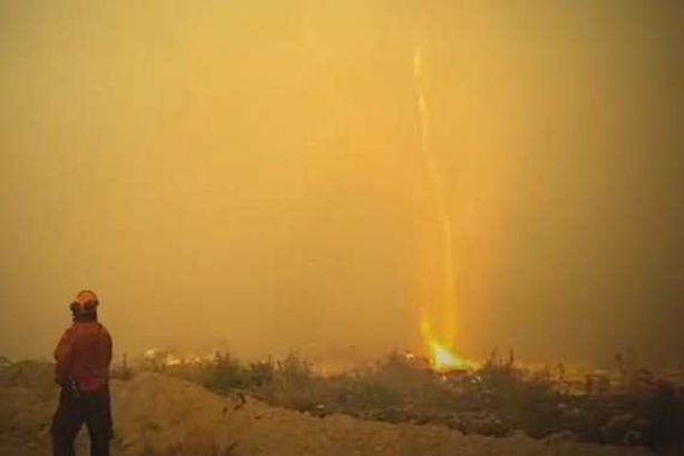 إعصار نارى فى كندا