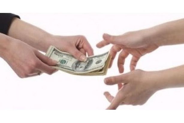 رأت أختها المتوفاة تعطيها نقود