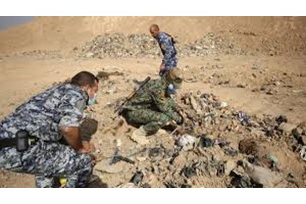 الكويت.. استلام رفات 21 جنديا من العراق
