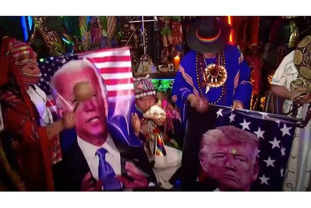 استخدموا "بخ الثعبان".. خلاف بين العرافين على نجاح ترامب أم بايدن
