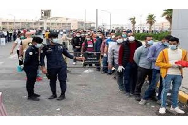 تطور جديد.. الكويت تستعد لاستقبال 100 ألف عامل من بينهم 444 طبيبا من هذه الدولة