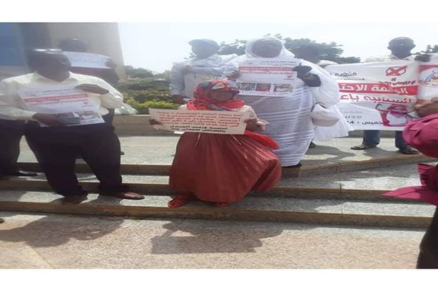 دعوات بإعدام 14 شخصا اغتصبوا طفلة بدولة عربية