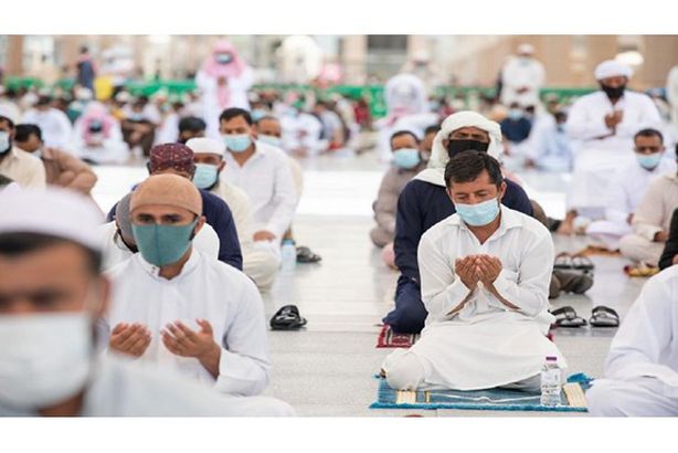 خطيب المسجد الحرام: مفارق الجماعة وجبت له النار
