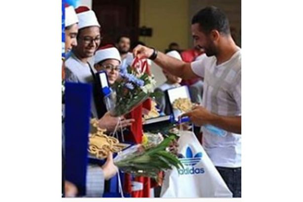 شاهد تكريم أحمد فتحي بعد حفظه للقرآن الكريم
