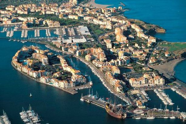 منتجع فقرنسي للعراة