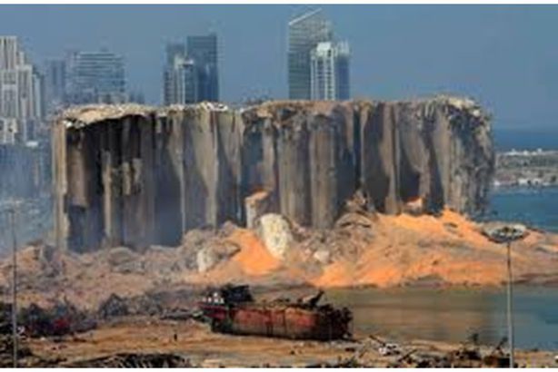 الإهمال مستمر.. 4 أطنان من نترات الأمونيوم في مرفأ بيروت
