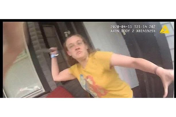 نهاية مروعة لفتاة.. عملية طعن للشرطة الأمريكية (صور)
