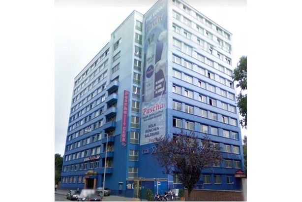 أكبر بيت دعارة