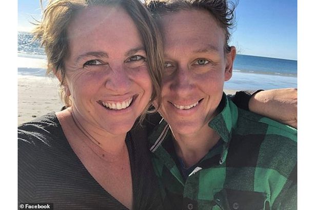 أول متحول جنسيًا خارج الصين يلد طبيعيًا