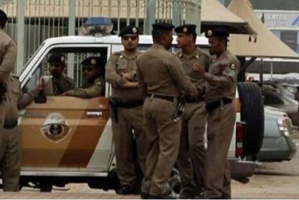 197-103903-heated-fight-between-6-men-women_700x400