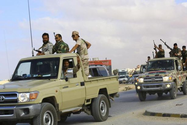 مقتل 5 من قوات "حفتر" في تفجير ببنغازي