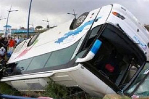 إصابة 3 أشخاص فى انقلاب أتوبيس بسوهاج