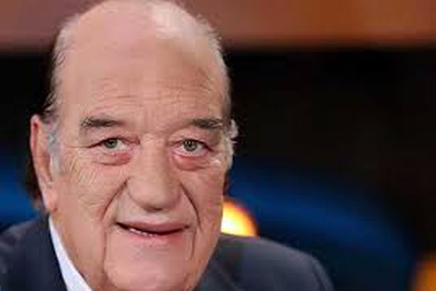 شاهد.. "حسن حسني" بـ"الخليجي"