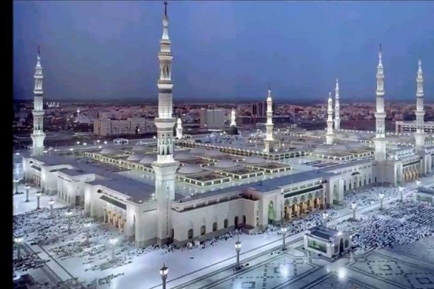 لمبات المسجد النبوي تسقط!