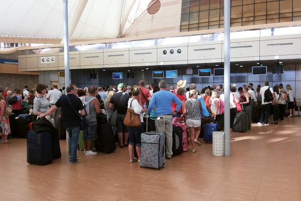 بـ15 جنيهًا استرليني تخترق أمن مطار شرم الشيخ