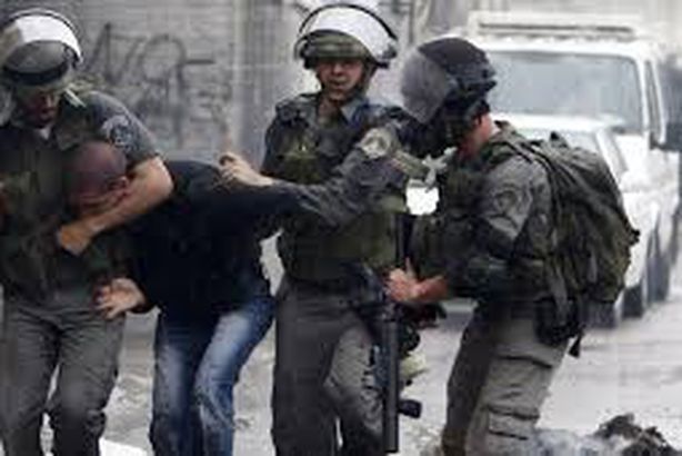 إصابة 10 فلسطينيين في مواجهات مع شرطة الاحتلال بالقدس