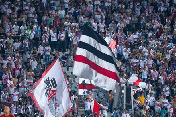 استقبال حافل من جمهور الزمالك للاعبي الابيض