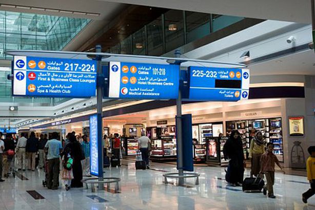 فضيحة داخل مطار دبي