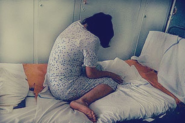 فشل في معاشرة زوجته فاستعان بصديقه