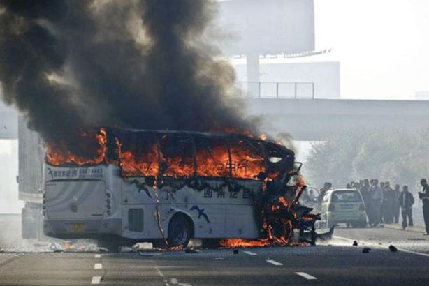مقتل 14 شخصا بحريق حافلة في الصين