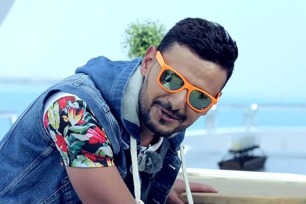 هكذا ينجو أحمد حلمي من مقالب رامز جلال