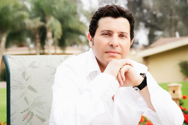 "عبد الله" يستقبل هاني شاكر وأعضاء المهن الموسيقية