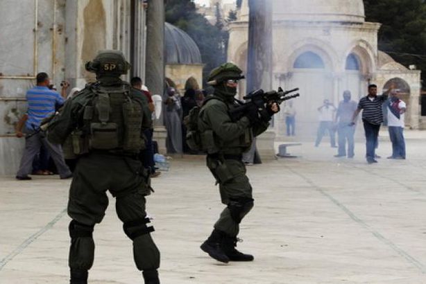 الاحتلال الاسرائيلى يجدد اقتحامه للمسجد الاقصى 
