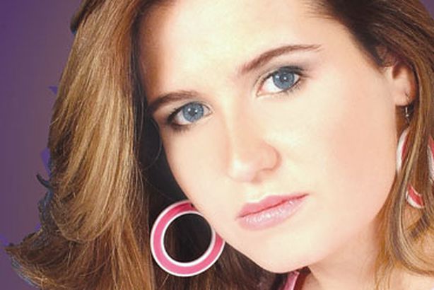 هنا شيحة عن مهرجان السينما : فين احترام الفنان؟