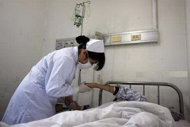 إخلاء سبيل ممرضة انتحلت صفة طبيبة بضمانة مالية 