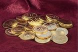الوكيل الإخباري-   قال نقيب أصحاب محلات الحلي والمجوهرات ربحي علّان إن سعر الذهب العالمي أغلق عند 4250 دولارًا للأونصة امس، مشيرًا إلى أن الانخفاض الأخير جاء نتيجة عمليات جني الأرباح في الأسواق العالم