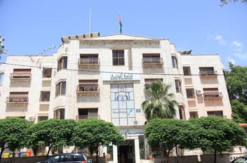 وزارة البيئة تتابع حادثة نفوق أسماك في سد الموجب