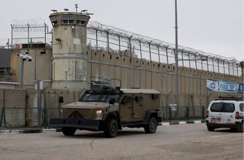 قائمة الأسرى الفلسطينيين ضمن صفقة التبادل
