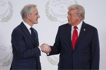 الرئيس دونالد ترامب ورئيس الوزراء النرويجي يوناس غار ستور